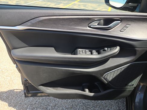 Used 2023 Jeep Grand Cherokee 4WD 4xe image 6