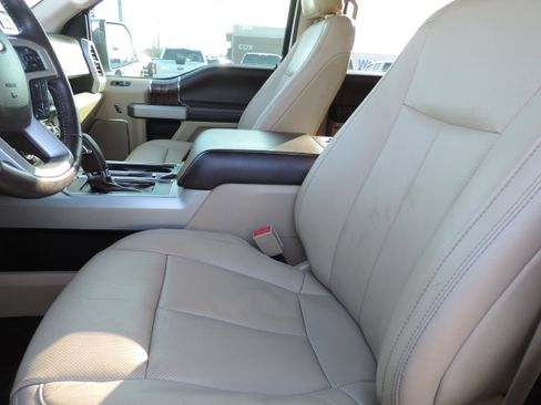 Used 2018 Ford F150 Lariat w/ Equipment Group 502A Luxury image 12