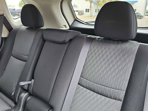 Used 2020 Nissan Rogue SV w/ Premium Package image 24