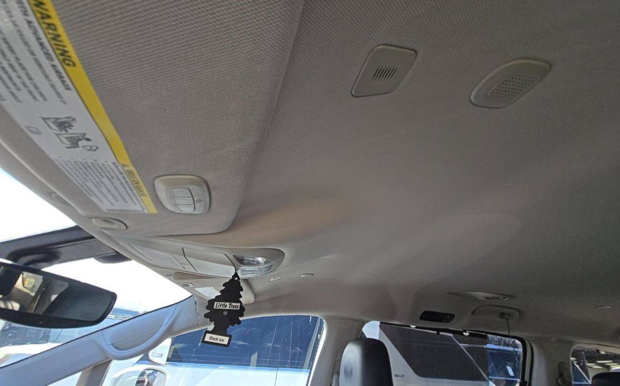 Used 2019 Chrysler Pacifica Touring-L FWD image 16