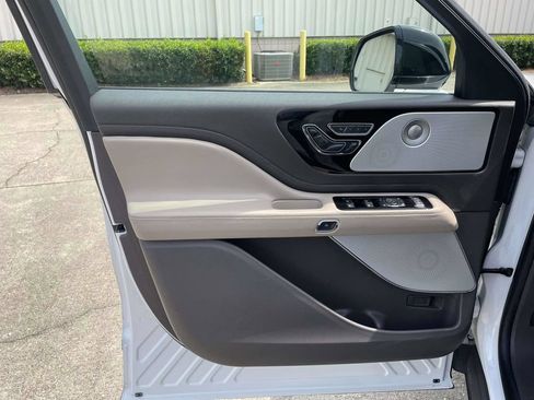 Used 2022 Lincoln Aviator Reserve w/ Equipment Group 201A AWD/4WD image 15