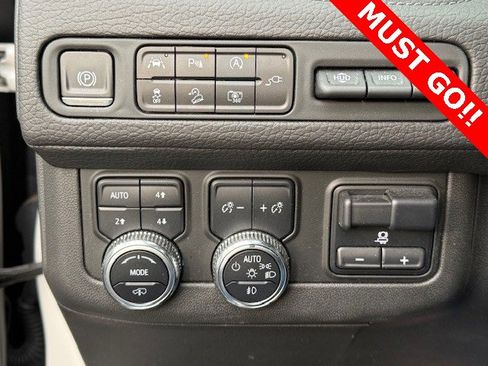 Used 2022 GMC Yukon Denali w/ Advanced Technology Package image 39