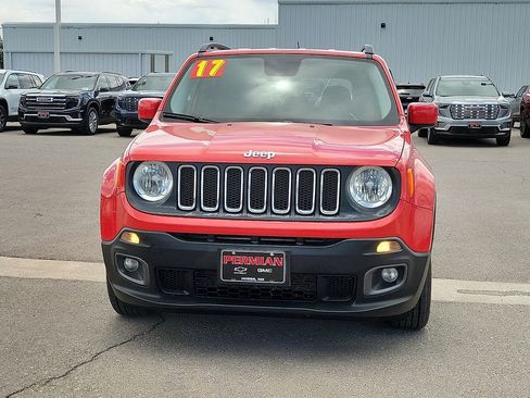 Used 2017 Jeep Renegade Latitude FWD image 3