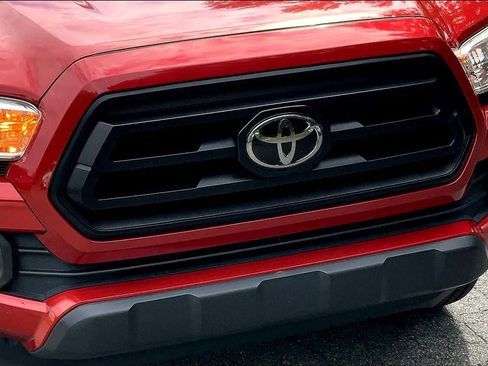 Certified 2020 Toyota Tacoma SR image 27
