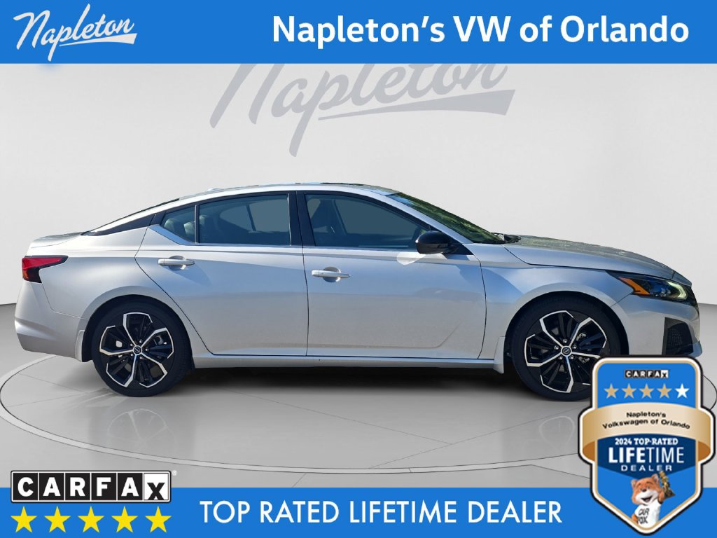 Used 2024 Nissan Altima 2.5 SR w/ SR Premium Package FWD image 7