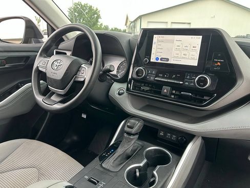 Used 2023 Toyota Highlander L FWD image 34