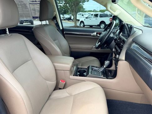 Used 2022 Lexus GX 460 Luxury w/ Accessory Package AWD/4WD image 14