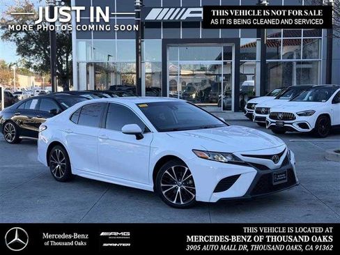 Used 2020 Toyota Camry SE image 1