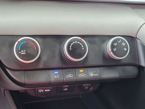 Certified 2023 Hyundai Elantra SE image 10