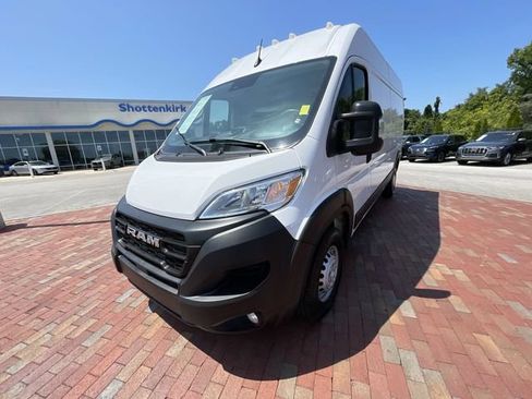 Used 2025 RAM ProMaster 2500 w/ Convenience Group FWD image 19