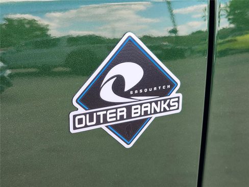 New 2025 Ford Bronco Outer Banks w/ Sasquatch Package AWD/4WD image 8