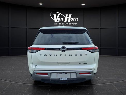 Used 2024 Nissan Pathfinder SL image 3