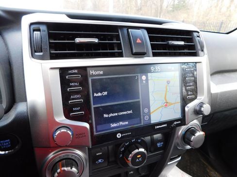 Used 2020 Toyota 4Runner SR5 Premium image 10