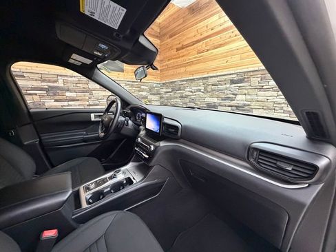 Used 2020 Ford Explorer XLT w/ Comfort Package AWD/4WD image 13