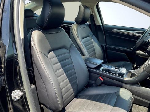 Used 2018 Ford Fusion SE w/ Fusion SE Technology Package FWD image 7