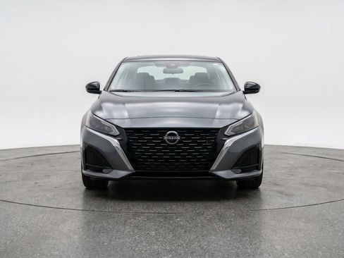 Used 2025 Nissan Altima 2.5 SV image 2