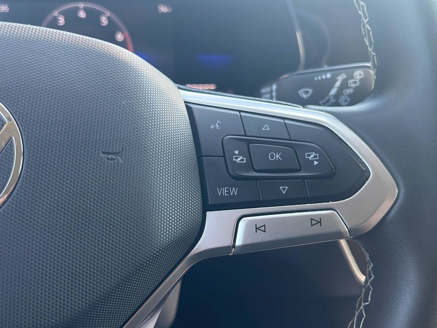 Certified 2022 Volkswagen Taos SE FWD image 29