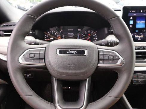Used 2025 Jeep Compass Limited AWD/4WD image 10