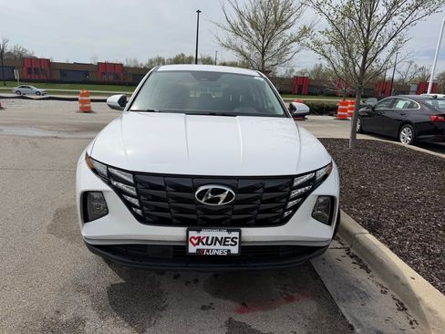 Used 2023 Hyundai Tucson SE image 3