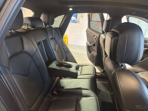 Used 2017 Porsche Macan AWD/4WD image 28