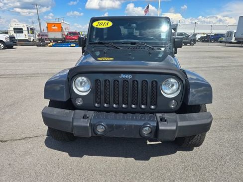 Used 2018 Jeep Wrangler Unlimited Sahara AWD/4WD image 8
