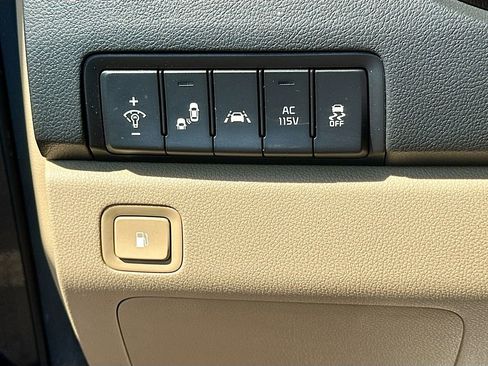 Certified 2019 Kia Sedona SX FWD image 10