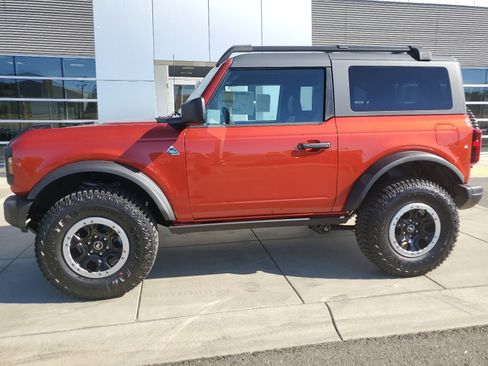 Used 2024 Ford Bronco Black Diamond w/ Sasquatch Package image 2