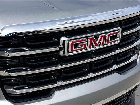 Used 2026 GMC Acadia Elevation w/ Elevation Premium Package FWD image 31