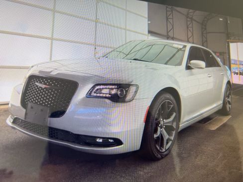 Used 2021 Chrysler 300 S RWD image 16