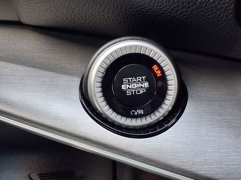 Used 2025 Jeep Wagoneer Base w/ Premium Group I image 9