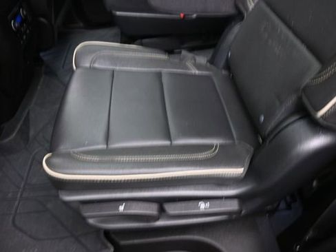 Used 2023 Chevrolet Tahoe Premier w/ Advanced Technology Package AWD/4WD image 17