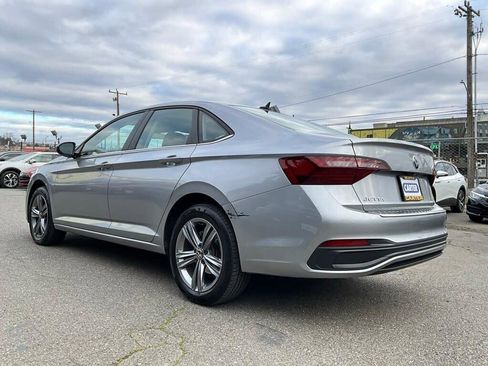 Certified 2023 Volkswagen Jetta SE w/ Panoramic Sunroof Package image 6