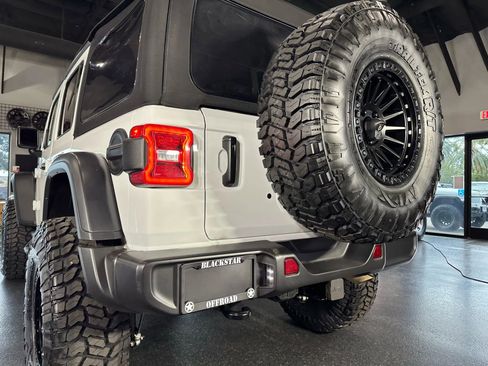 Used 2024 Jeep Wrangler Unlimited Rubicon w/ Convenience Group image 10