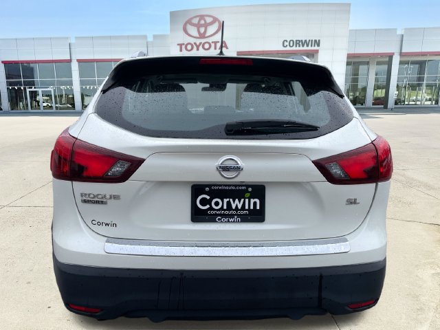 Used 2017 Nissan Rogue Sport SL w/ SL Premium Package FWD image 4