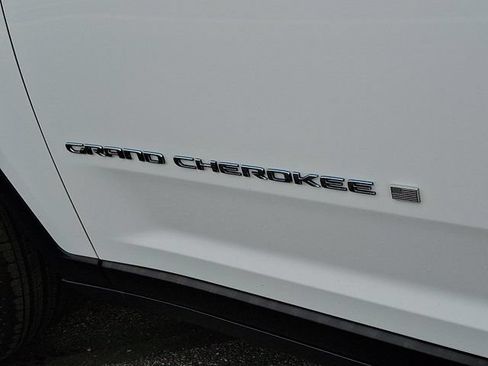 Used 2022 Jeep Grand Cherokee Limited 4xe w/ Luxury Tech Group II AWD/4WD image 37