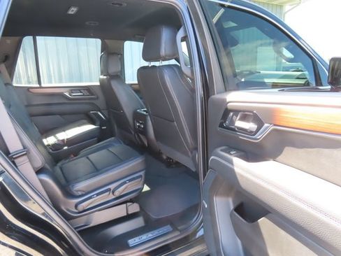 Used 2025 GMC Yukon Denali AWD/4WD image 28