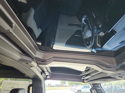 New 2026 GMC Hummer EV 2X e4WD Crew Cab 2X w/3VL image 9