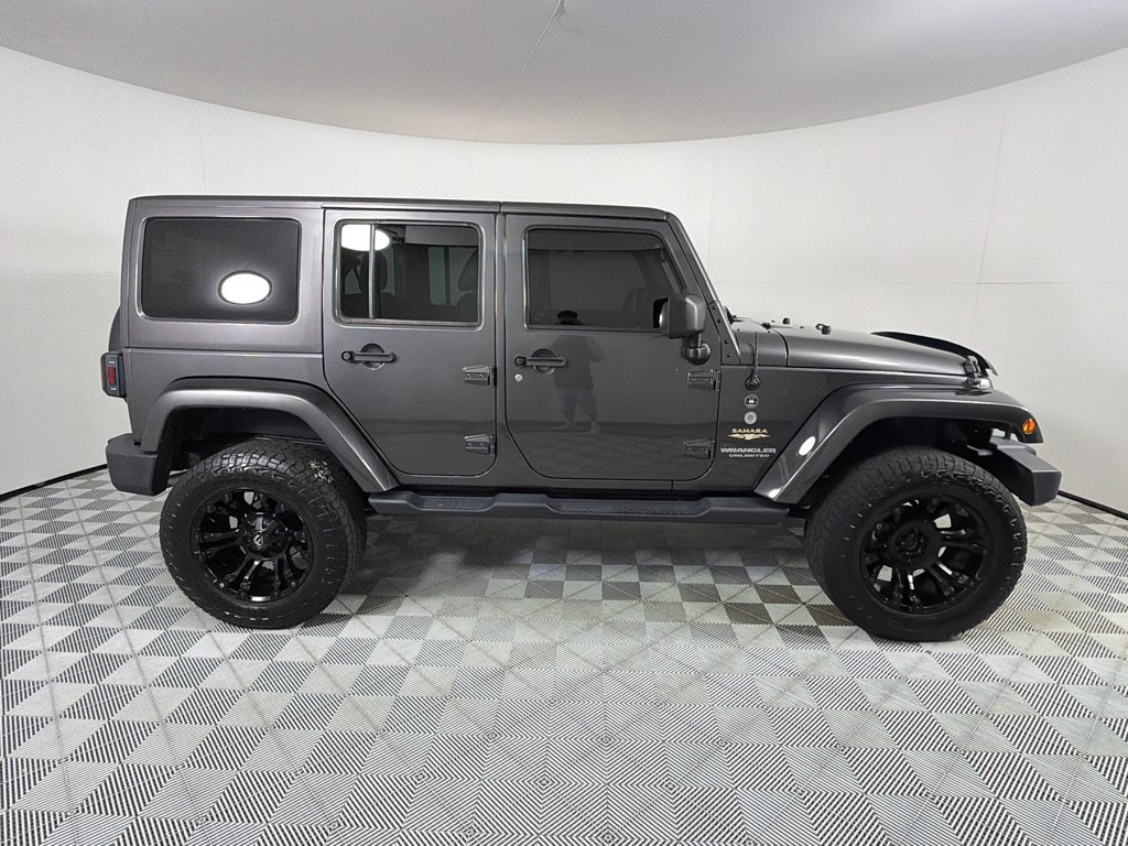 Used 2014 Jeep Wrangler Unlimited Sahara w/ Max Tow Package AWD/4WD image 4