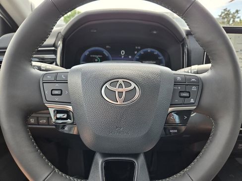 Used 2026 Toyota Camry XLE FWD image 23