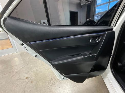 Used 2019 Toyota Corolla SE FWD image 17
