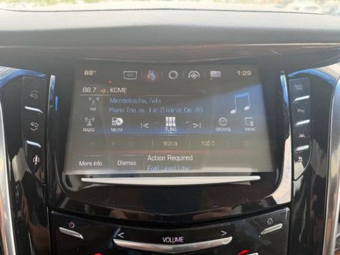 Used 2016 Cadillac Escalade Luxury AWD/4WD image 30