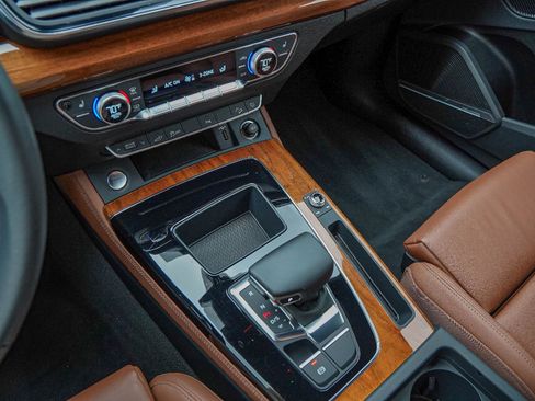 Used 2023 Audi Q5 e Premium Plus w/ Premium Plus Package image 16