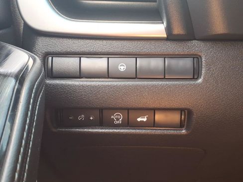 Used 2025 Nissan Rogue SV FWD image 21