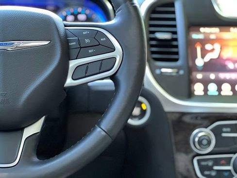 Used 2018 Chrysler 300 Limited AWD/4WD image 34