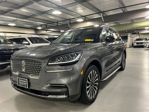 Used 2022 Lincoln Aviator AWD w/ Premium Package image 5