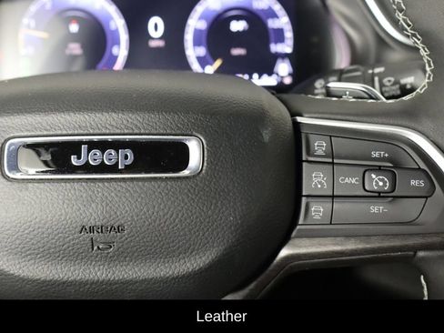 Used 2025 Jeep Grand Cherokee Limited w/ Trailer Tow Package AWD/4WD image 10