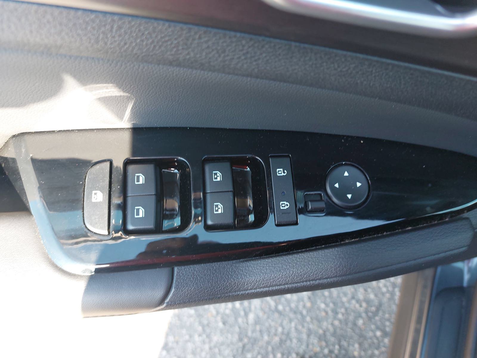 Used 2024 Kia Sportage EX FWD image 27