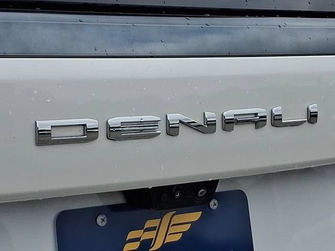 Used 2025 GMC Yukon Denali Ultimate AWD/4WD image 33