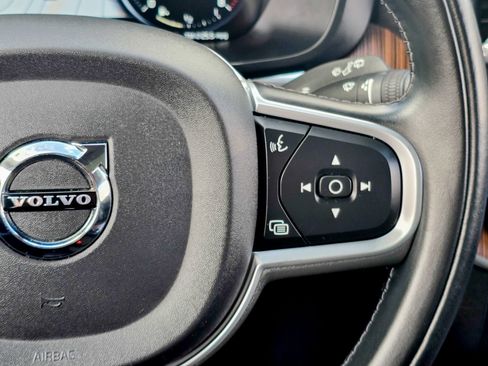 Used 2021 Volvo XC60 T5 Momentum w/ Premium Package image 37