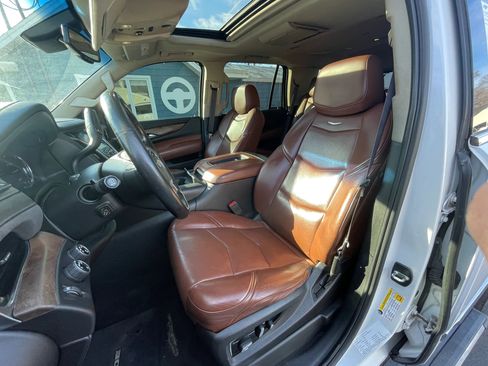 Used 2016 Cadillac Escalade Premium image 3